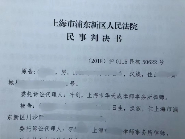 征地拆遷遇地痞流氓來逼遷我們該怎么辦!龍華區(qū)律師：送他們?nèi)プ? src="/uploads/76/107.jpg"/></p>
<p>
　　一、仔細認清，拆遷中這樣的人屬于黑惡勢力!
</p>
<p>
　　近日，山東省濟南市公安局首次公布了黑惡勢力的29種常見表現(xiàn)形式，并鼓勵全社會參與掃黑除惡。請拆遷戶仔細認清，如果你身邊出現(xiàn)了這樣一群地痞流氓，那么他們很可能屬于黑惡勢力：
</p>
<p>
　　他們戴著大金鏈子，紋著夸張的紋身，成群結(jié)隊地在拆遷戶家里肆意挑釁
</p>
<p>
　　他們滿口臟話、蠻橫、粗暴，還可能隨身、隨車攜帶著管制刀具或棍棒，給拆遷戶造成莫大的心理壓力
</p>
<p>
　　他們作為社會閑散人員參與開發(fā)商征地拆遷，仗著人數(shù)優(yōu)勢“擺隊形”、“站場子”，用這種方式恐嚇威脅拆遷戶
</p>
<p>
　　他們晝伏夜出、惹是生非，在深夜拿著大喇叭吆喝，放鞭炮，砸門窗、潑油漆、毀監(jiān)控，借此逼迫拆遷戶簽字搬遷。
</p>
<p>
　　……
</p>
<p>
　　二、為非作歹的黑惡勢力，你們該收斂了!
</p>
<p>
　　龍華區(qū)律師認為，違法強拆中黑惡勢力的行為有可能觸犯《刑法》中的多項罪名：
</p>
<p>
　　1.隨意毆打、辱罵、恐嚇拆遷戶情節(jié)惡劣，涉嫌尋釁滋事罪
</p>
<p>
　　2.未經(jīng)拆遷戶同意闖入家門，涉嫌非法侵入公民住宅罪
</p>
<p>
　　3.未經(jīng)法定程序違法強拆房屋，涉嫌故意毀壞財物罪
</p>
<p>
　　4.以故意傷害為目的，暴力毆打拆遷戶，涉嫌故意傷害罪
</p>
<p>
　　5.非法拘禁拆遷戶，剝奪其人身自由逼迫其簽協(xié)議的，涉嫌非法拘禁罪
</p>
<p>
　　6.黑惡勢力發(fā)展為黑社會性質(zhì)的組織，組織、領(lǐng)導(dǎo)和積極參加的人員涉嫌組織、領(lǐng)導(dǎo)、參加黑社會性質(zhì)組織罪。
</p>
<p>
　　所以某些地方的拆遷黑惡勢力，某些為非作歹的地痞無賴，別再“擺隊形、站場子”了，你們該收斂了!否則，任何拆遷戶都可以依法送你們進牢房。
</p>
<p>
　　三、對付拆遷黑惡勢力，怎樣送他們?nèi)プ?
</p>
<p>
　　1.報警
</p>
<p>
　　遇到違法強拆中的黑惡勢力違法犯罪，必須第一時間報警且報警必須撥打110，切忌撥打當?shù)嘏沙鏊娫捇蛎窬娫挘瑘缶瘯r進行電話錄音。
</p>
<p>
　　報警時要冷靜清晰說明自己遭遇的黑惡勢力違法犯罪的情形，并且明確報警的訴求。
</p>
<p style="TEXT-ALIGN: center"><img alt=